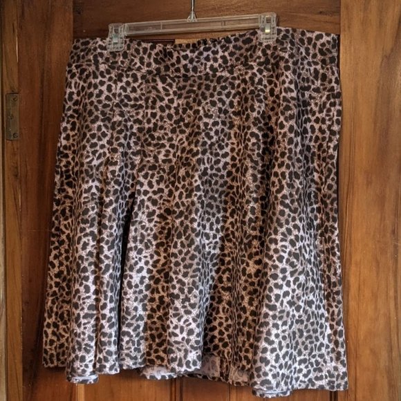 NWT Torrid Leopard Twill Pleated Mini Skater Skirt - Picture 3 of 6